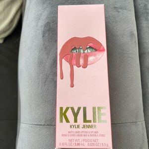 BRAND NEW KYLIE COSMETICS LIP KIT “SNOW WAY BAE”